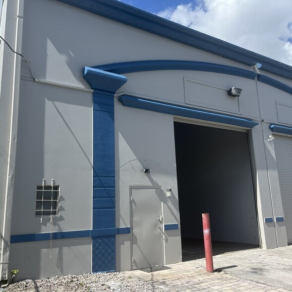 1920 NW 18th St, Pompano Beach, FL for lease - Building Photo - Image 2 of 3