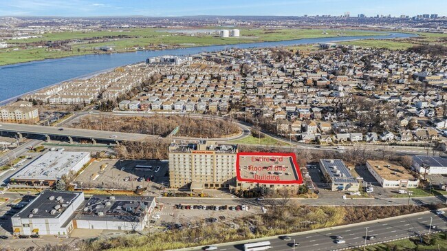 Plus de détails pour 40 Wood Ave, Secaucus, NJ - Bureau/Commerce de détail à louer