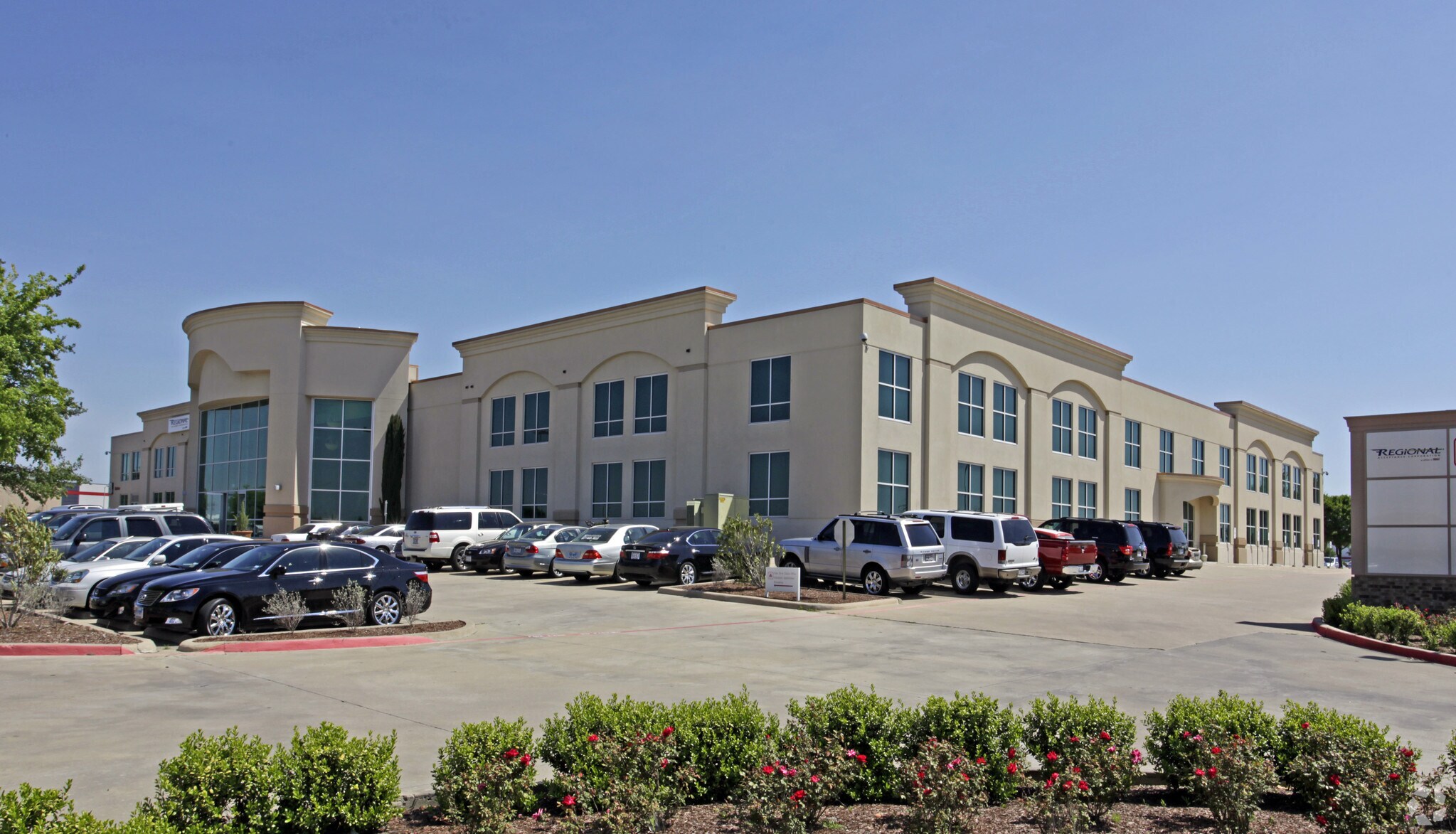 1351 E Bardin Rd, Arlington, TX à louer Photo du bâtiment- Image 1 de 15