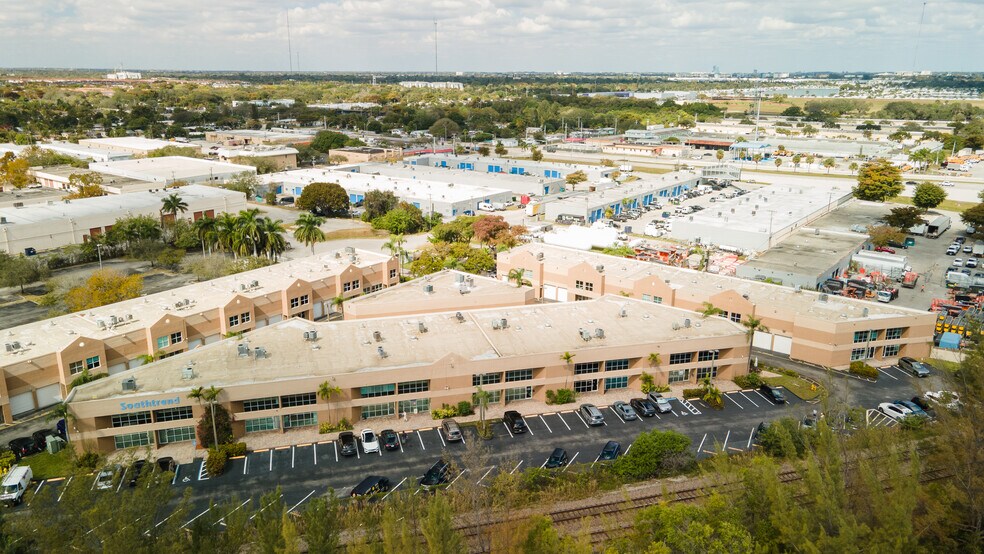 20165-20199 NE 16th Pl, Miami, FL à louer - Aérien - Image 2 de 46