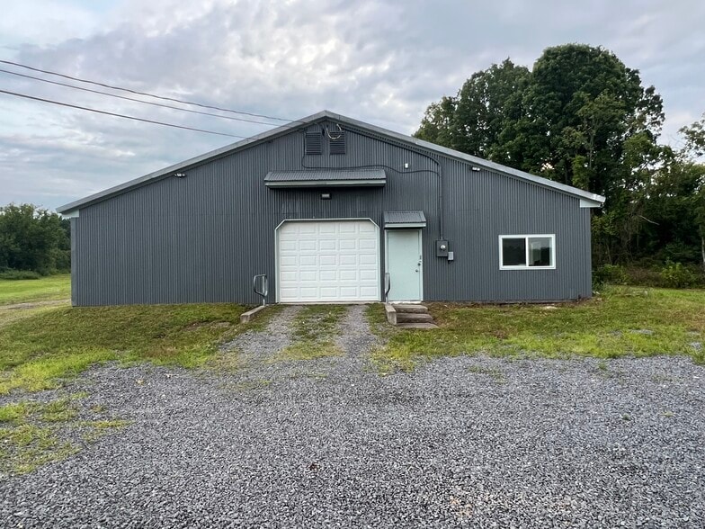 27 Robinson Rd, Clinton, NY for lease - Primary Photo - Image 1 of 14