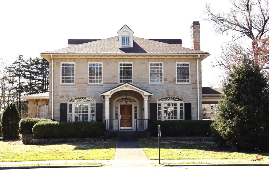 Unique Two Property Portfolio portefeuille de 2 propriétés à vendre sur LoopNet.ca - Photo du bâtiment - Image 3 de 8