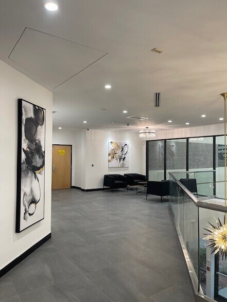 19601 N Black Canyon Hwy, Phoenix, AZ à louer - Photo du bâtiment - Image 3 de 36