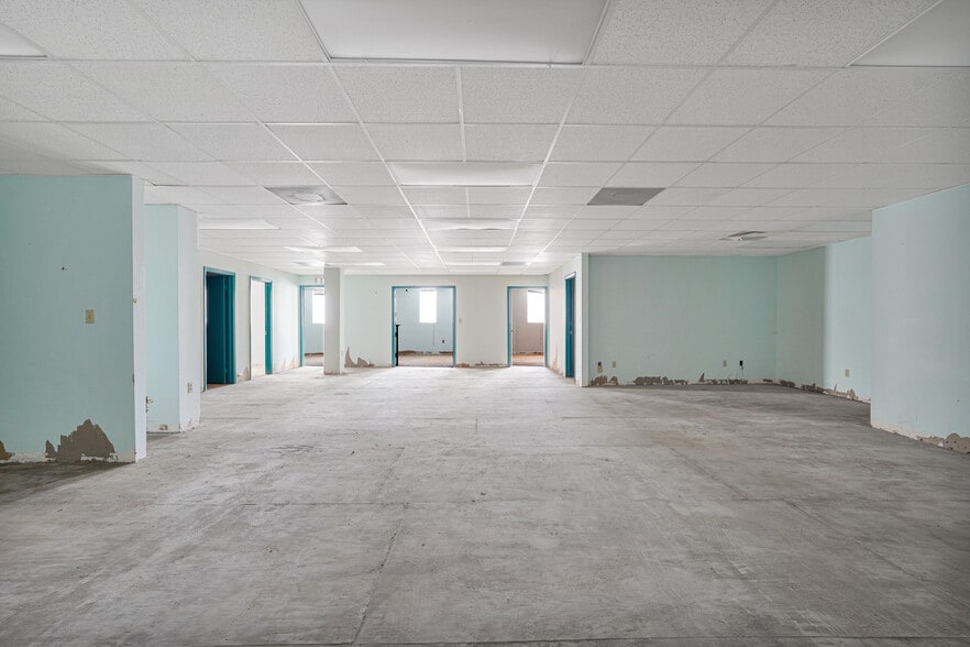 1251 NW 36th St, Miami, FL à louer - Photo intérieure - Image 3 de 4