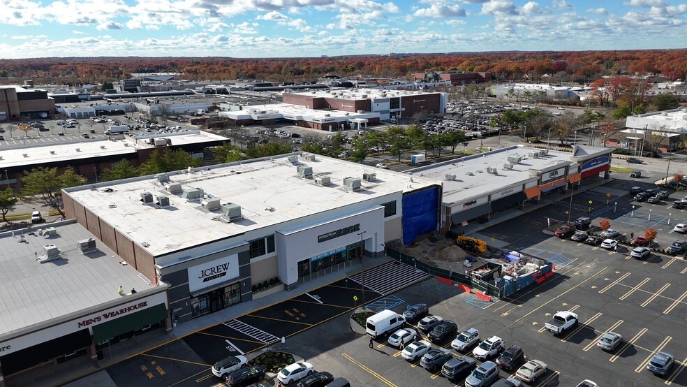 2021-2093 Smith Haven Plz, Lake Grove, NY for lease - Commercial Listing Video - Image 3 of 13