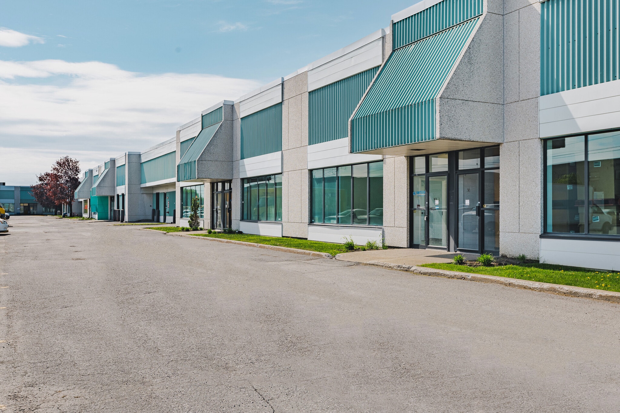 2055-2195 Rue Onésime-Gagnon, Montréal, QC for lease Building Photo- Image 1 of 5