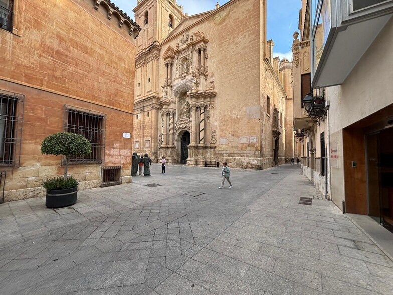 Commerce de détail dans Elche à louer - Photo du bâtiment - Image 2 de 9