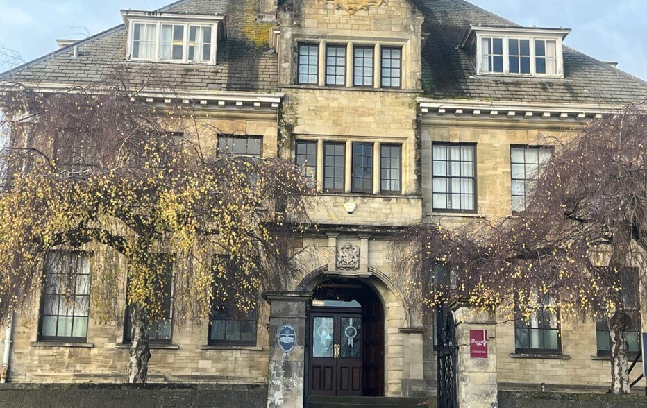 25-26 Gold Tops, Newport for lease - Building Photo - Image 1 of 2