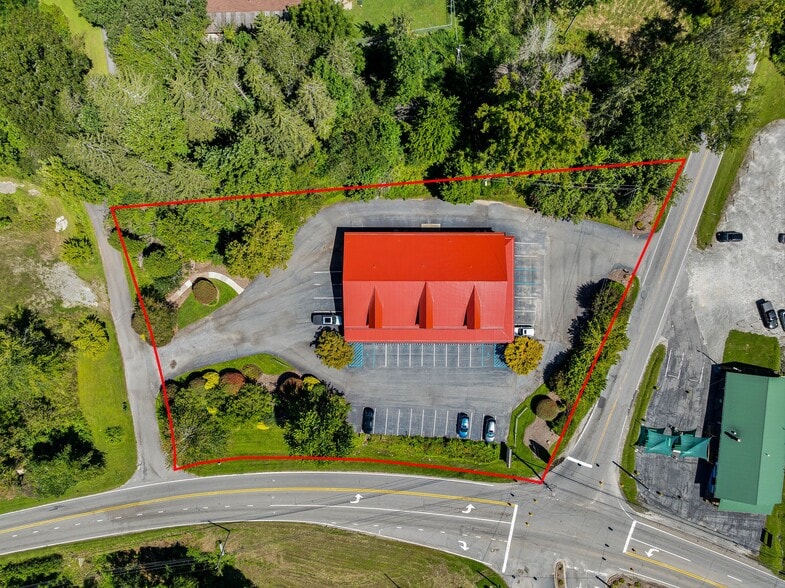 271 Old Barn Rd, Hendersonville, NC for sale - Building Photo - Image 3 of 50