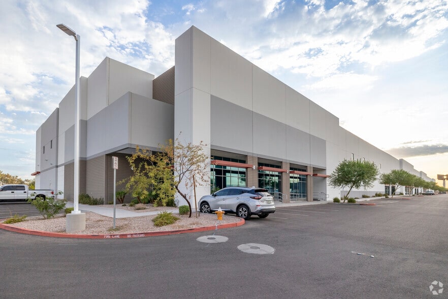 3232 S 48th St, Phoenix, AZ for lease - Primary Photo - Image 1 of 32