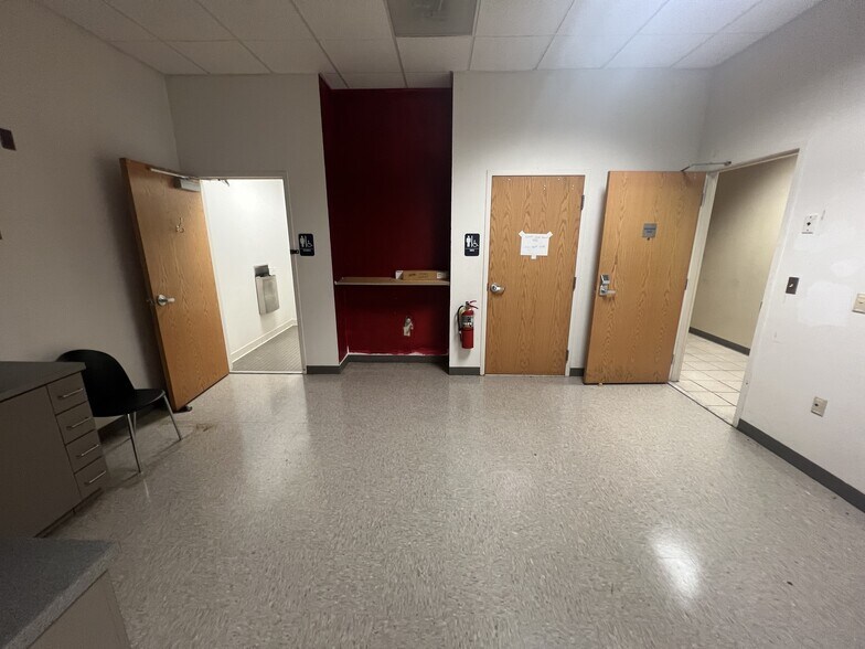 8217 Mall Pky, Lithonia, GA for lease - Building Photo - Image 2 of 4