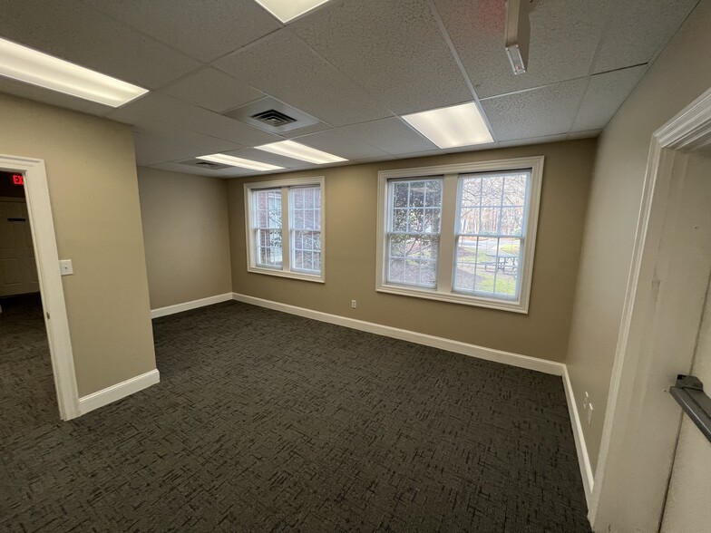 200 Commonwealth Ct, Cary, NC for lease - Interior Photo - Image 2 of 8