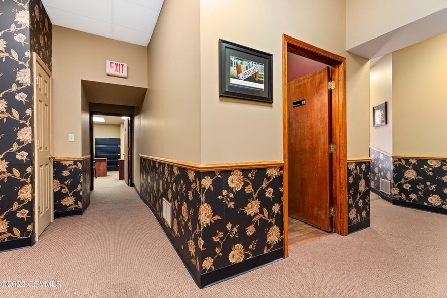 170 E 9th St, Bloomsburg, PA for sale - Interior Photo - Image 3 of 13