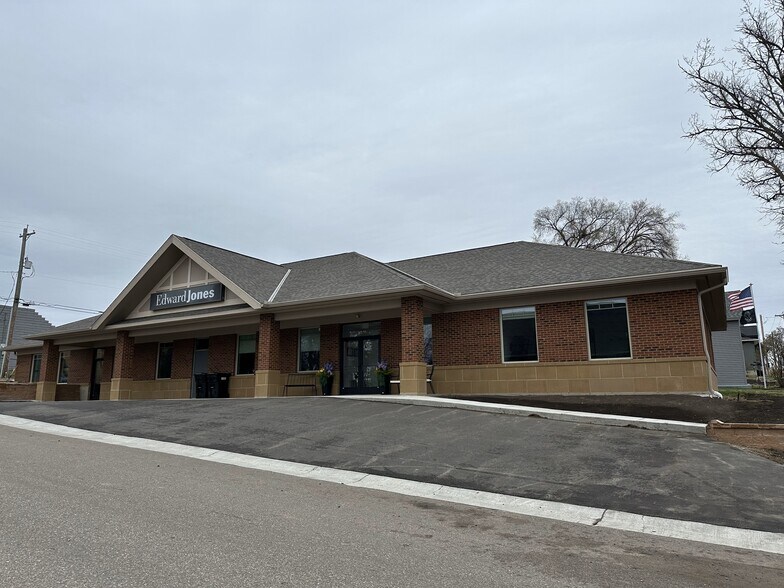 117 Wood St, Little Falls, MN à louer - Photo du bâtiment - Image 1 de 1