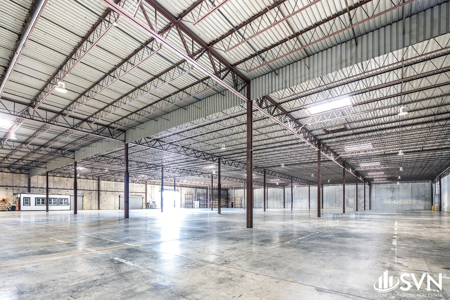 1025 Russell Cave Rd, Lexington, KY for lease - Interior Photo - Image 2 of 6
