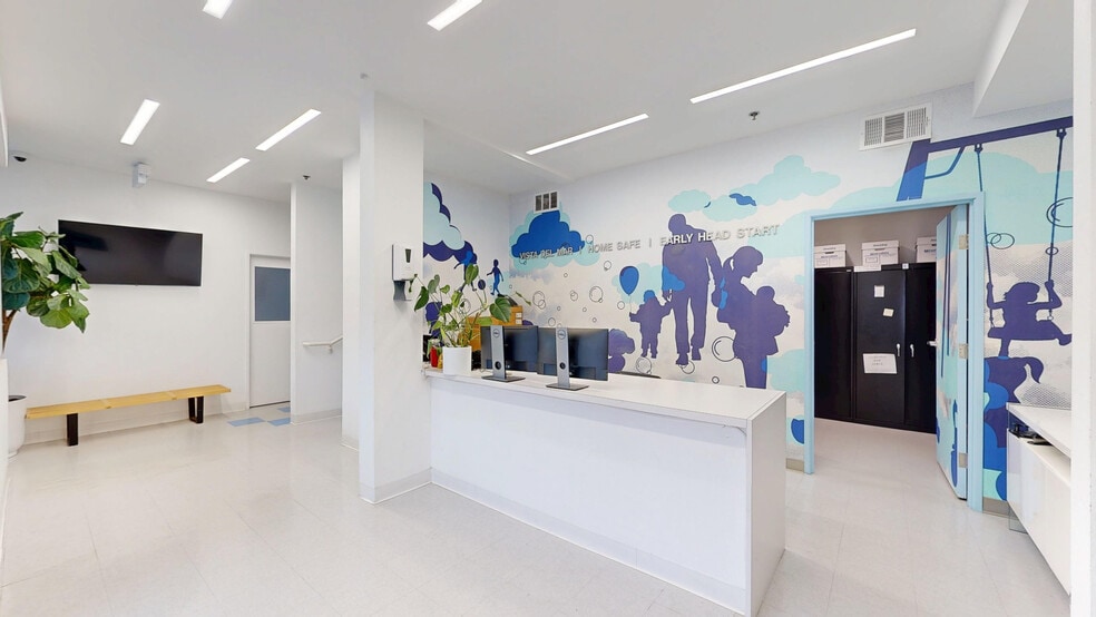 6926 Melrose Ave, Los Angeles, CA for sale - Lobby - Image 2 of 22