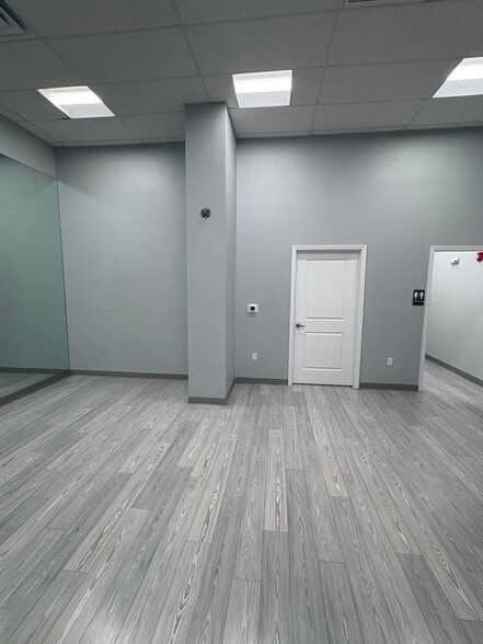 1451 2nd St, Sarasota, FL for lease - Interior Photo - Image 2 of 9