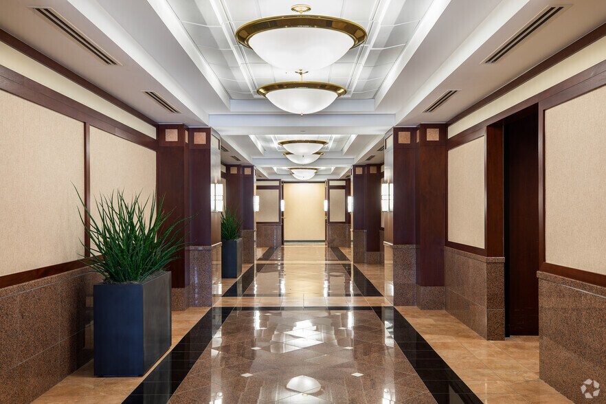 210 Park Ave, Florham Park, NJ à louer - Hall d’entrée - Image 2 de 4