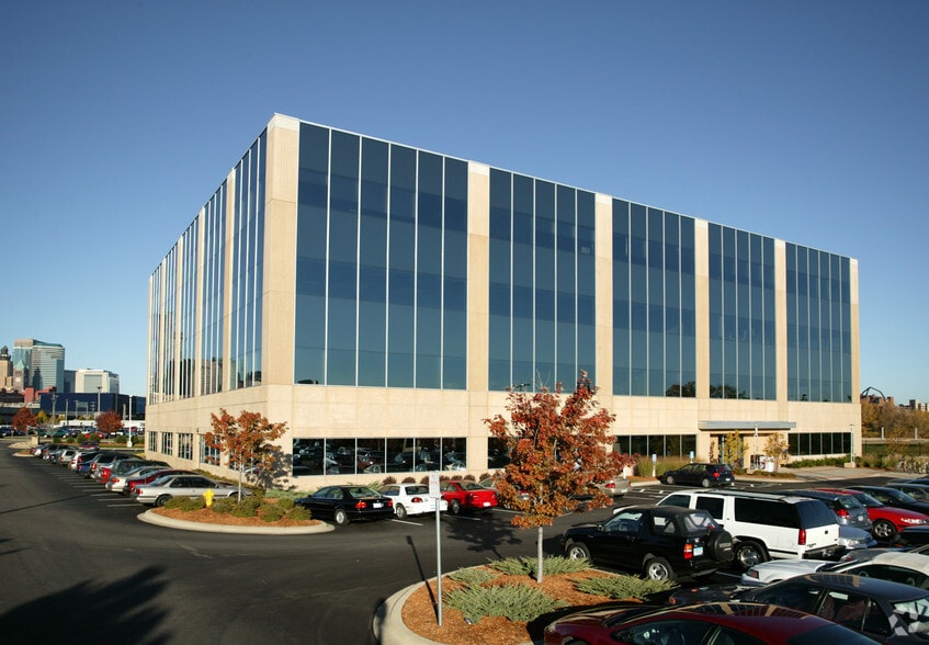 1101 W River Pky, Minneapolis, MN for lease - Building Photo - Image 2 of 12
