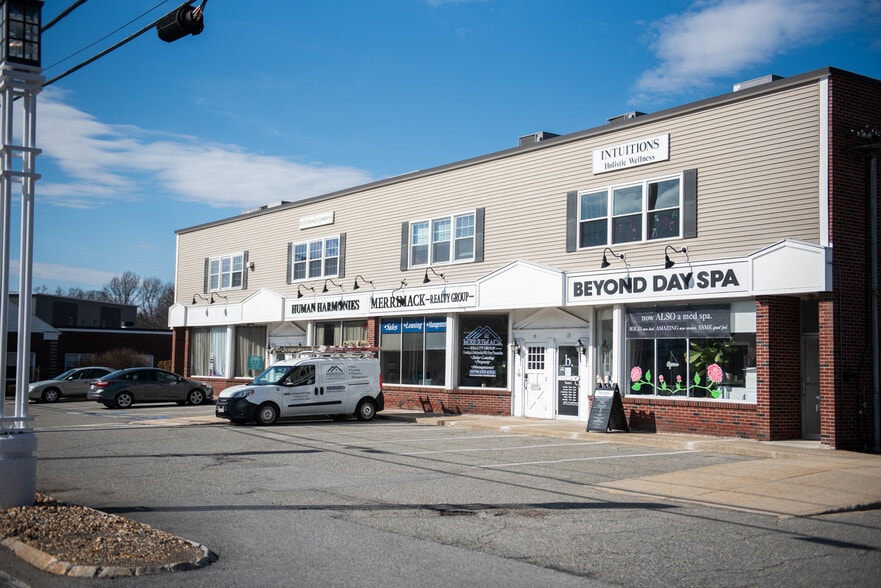 11-21 Alpine Ln, Chelmsford, MA for sale - Building Photo - Image 2 of 6