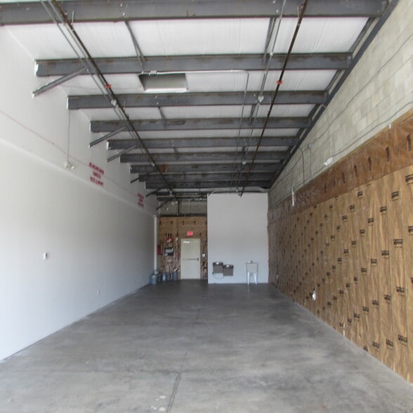 5100-5120 Pine Island Rd NW, Bokeelia, FL for sale - Interior Photo - Image 3 of 26