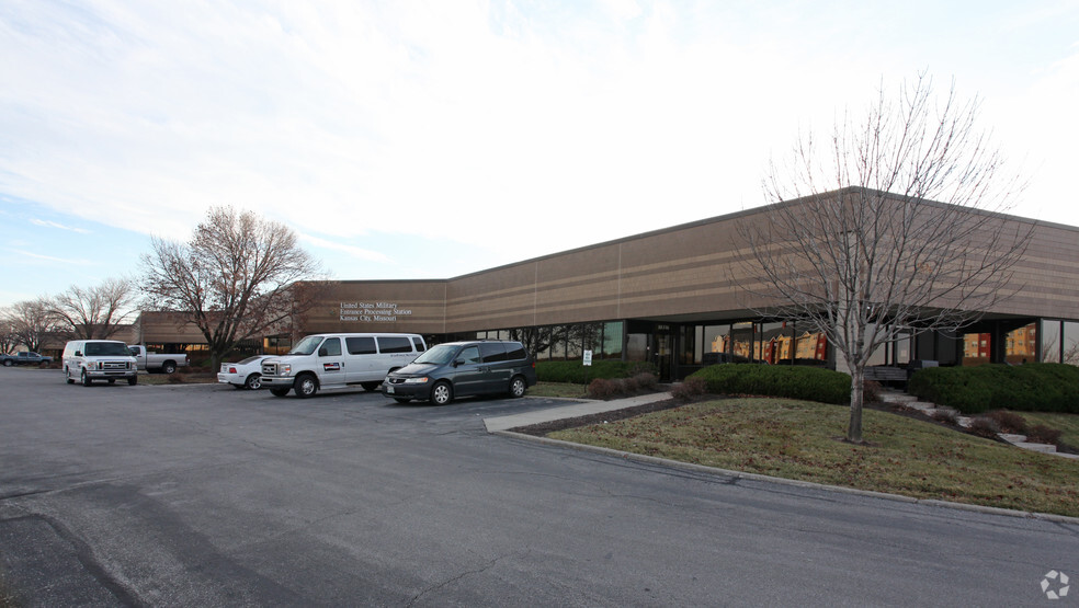 10300-10306 NW Prairie View Rd, Kansas City, MO for lease - Building Photo - Image 2 of 6