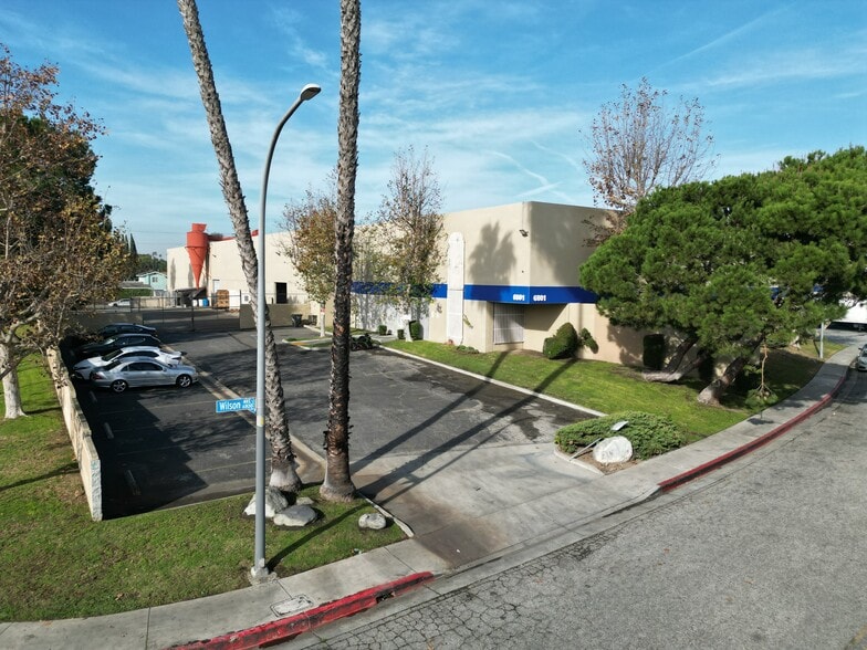 6801 Wilson Ave, Huntington Park, CA à vendre - Photo du bâtiment - Image 3 de 7
