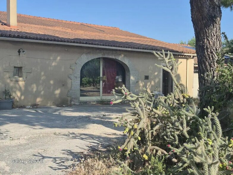 Bureau dans Châteauneuf-du-Pape à louer - Photo du bâtiment - Image 2 de 7