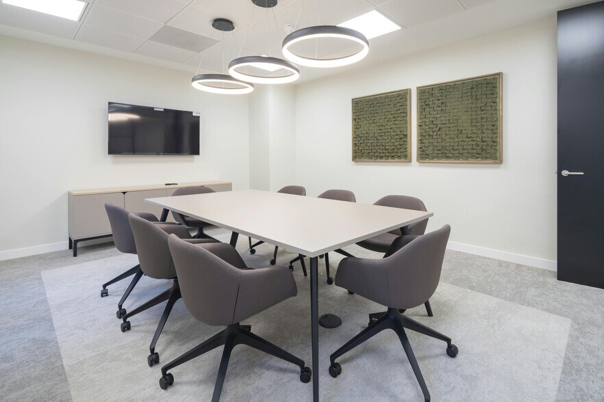42 Trinity Ct, London for lease - Building Photo - Image 3 of 6