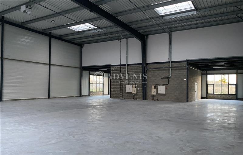 Flex in Saint-Pierre-du-Perray for lease Building Photo- Image 1 of 8