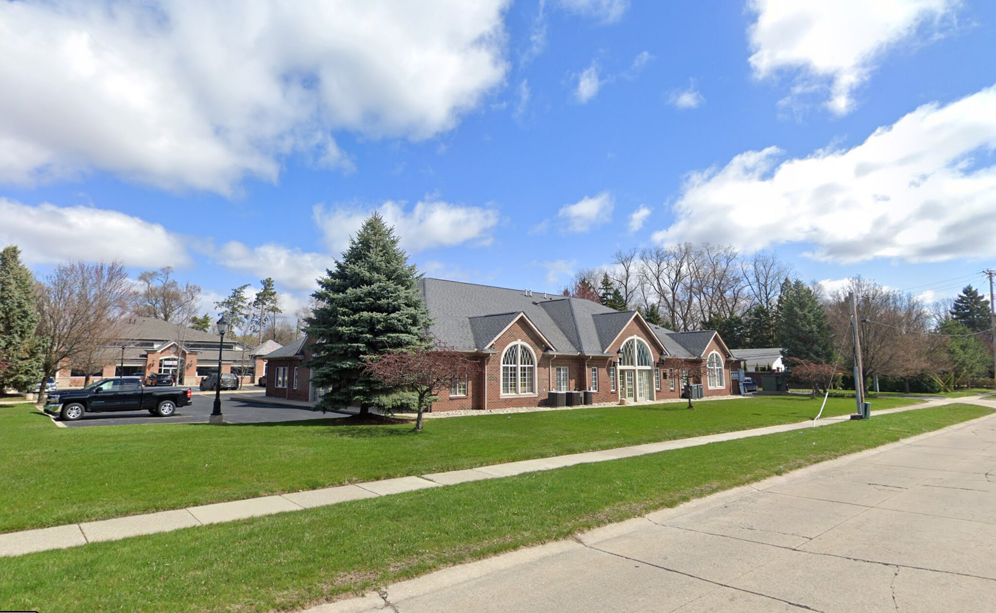 44028 Mound Rd, Sterling Heights, MI à louer Photo du bâtiment- Image 1 de 2