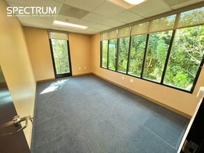145 Park Ln, Moorpark, CA for lease Building Photo- Image 2 of 7