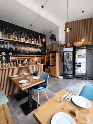 Plus de détails pour Commerce de détail à louer