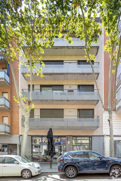 Carrer de Trinxant, 125-127, Barcelona, Barcelona for lease - Primary Photo - Image 1 of 2