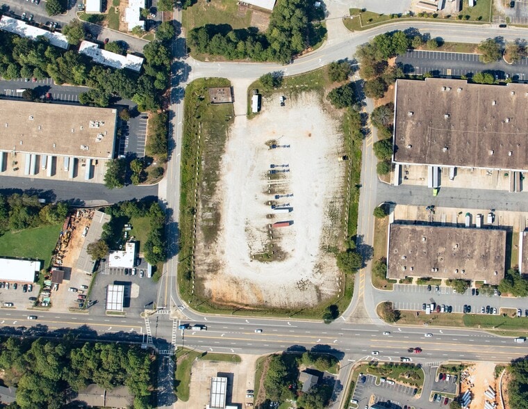 5585 Old Dixie Hwy, Forest Park, GA for lease - Building Photo - Image 1 of 5