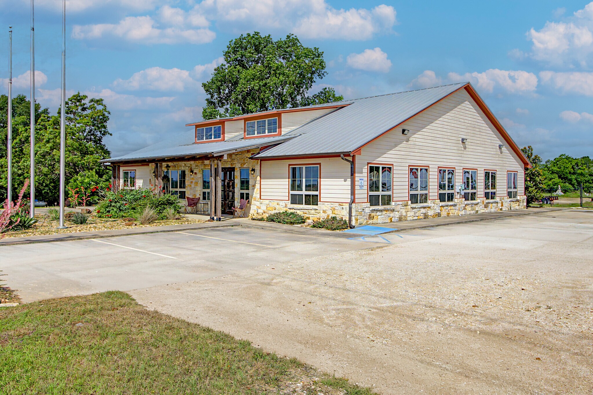 8050 TX-21, Caldwell, TX for lease Interior Photo- Image 1 of 48