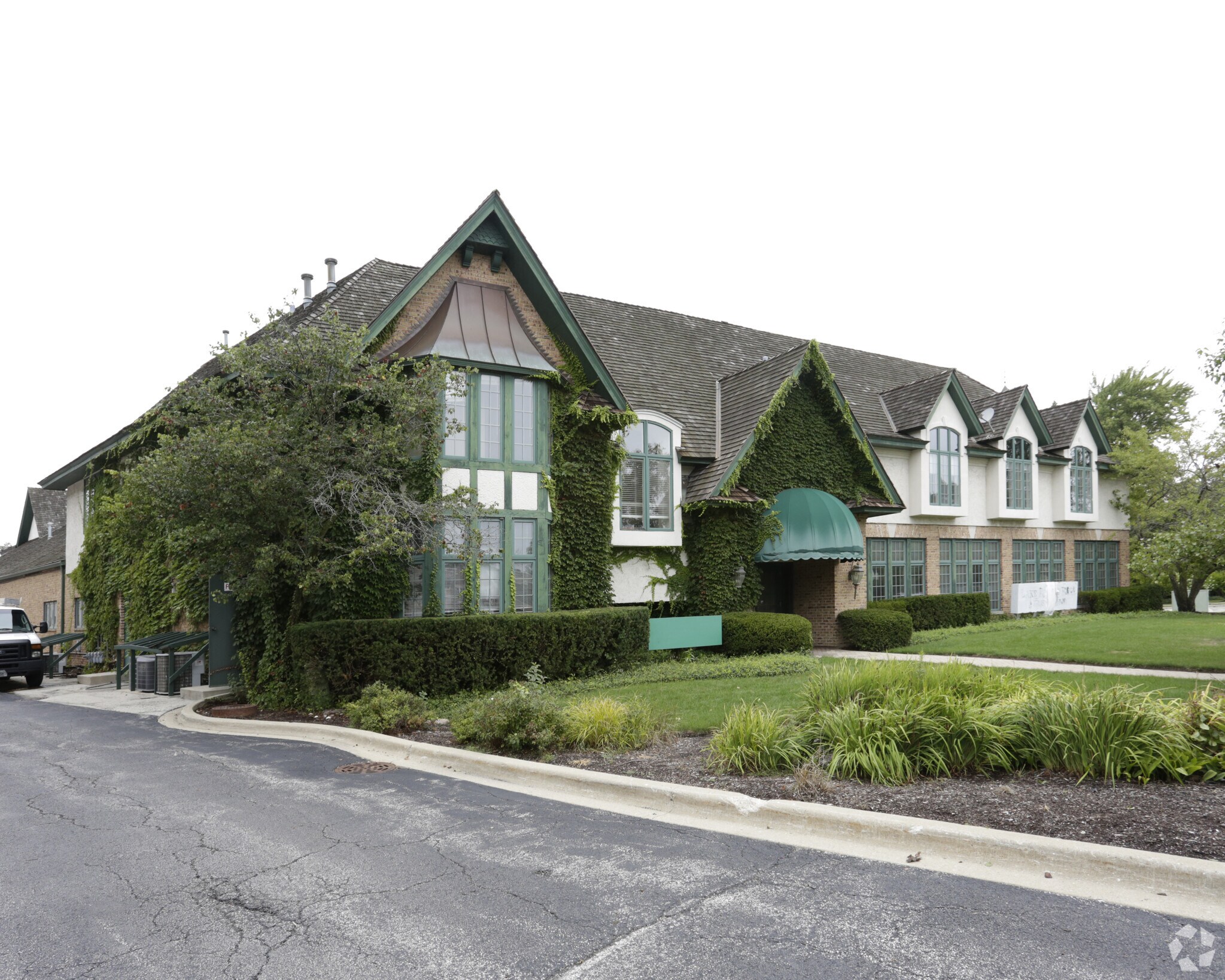 810 S Waukegan Rd, Lake Forest, IL for lease Primary Photo- Image 1 of 5