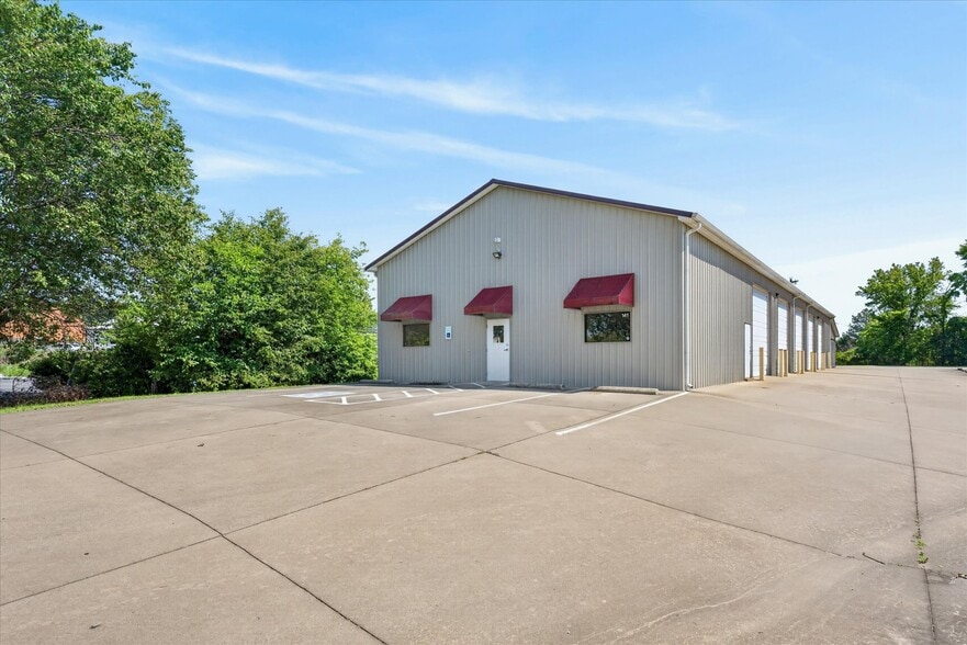 141 Corporate Dr, Clarksville, TN for lease - Building Photo - Image 1 of 7