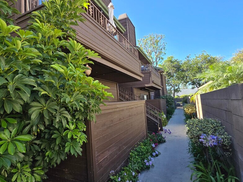 3608 W Orange Ave, Anaheim, CA à vendre - Photo du bâtiment - Image 2 de 8