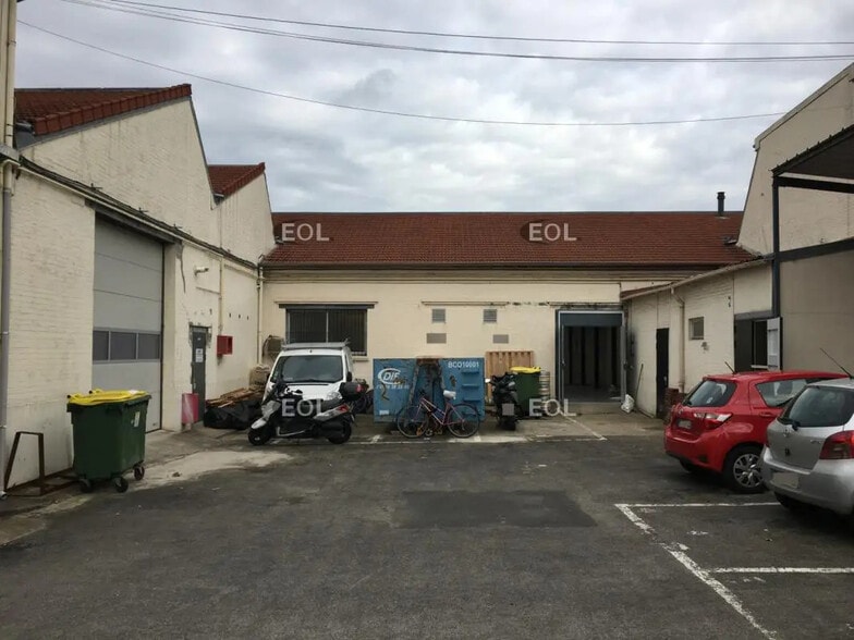 Flex in Pantin for lease - Building Photo - Image 1 of 4