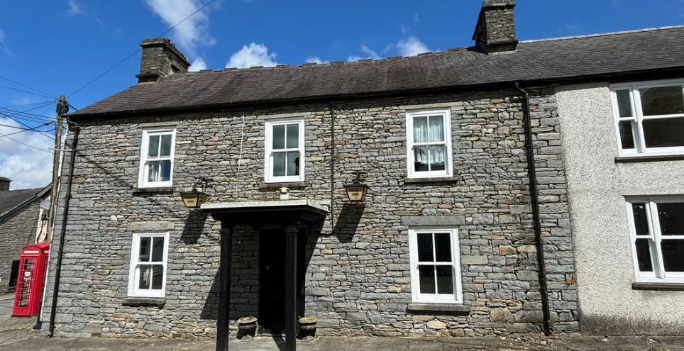 Foelallt Arms, Llanddewi Brefi for sale - Primary Photo - Image 1 of 4