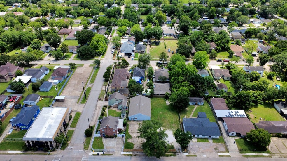 8346 Howard Dr, Houston, TX for sale - Aerial - Image 3 of 33