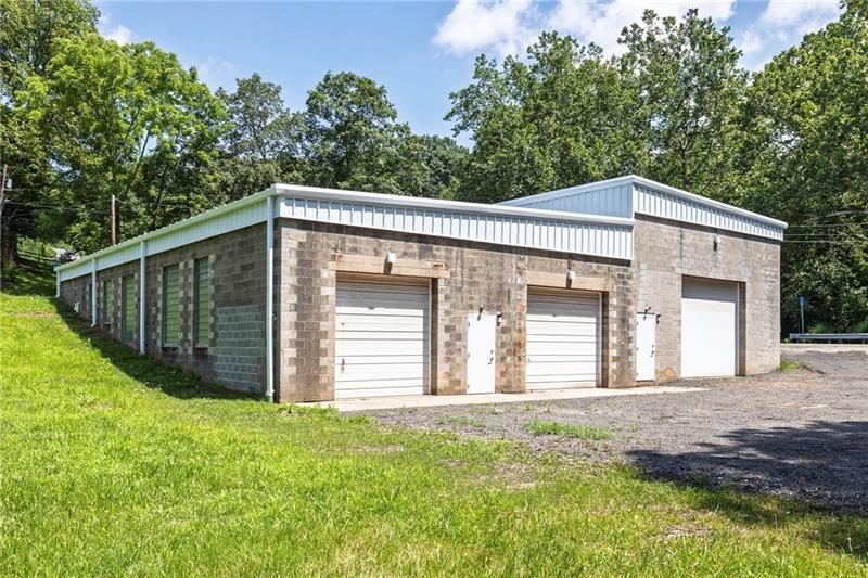 1799 Triphammer Rd, South Park, PA à vendre - Photo du bâtiment - Image 3 de 6