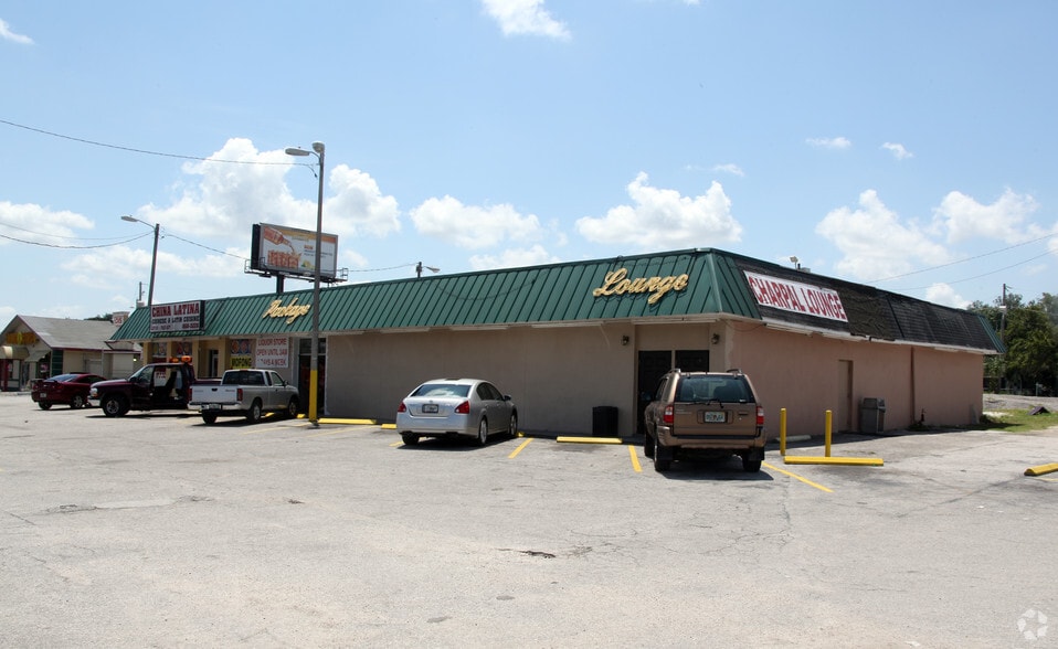 3711 E Busch Blvd, Tampa, FL à louer - Photo du bâtiment - Image 2 de 8