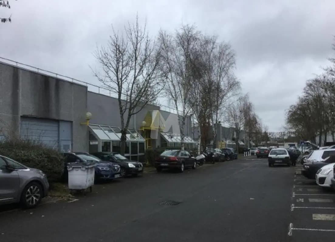 Flex in Les Ulis for lease Building Photo- Image 1 of 4