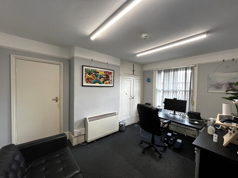 271 High St, Berkhamsted à louer - Photo du bâtiment - Image 3 de 10