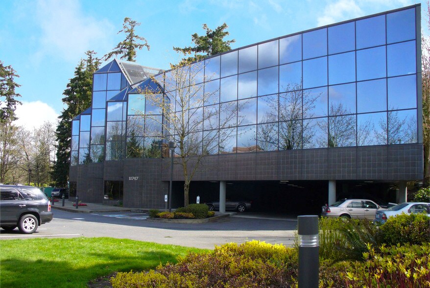 11747 NE 1st St, Bellevue, WA à louer - Photo du bâtiment - Image 2 de 8