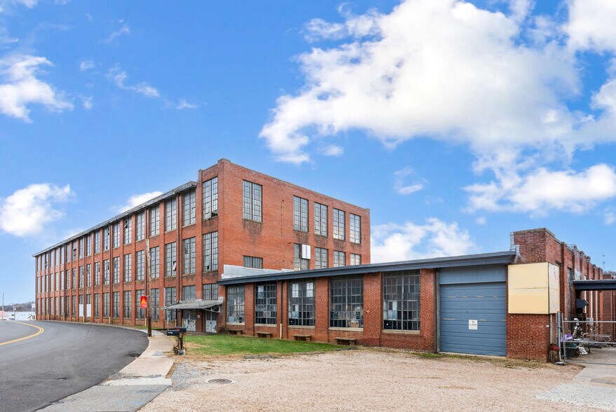 550 Grove St, Bedford, VA à vendre - Photo du bâtiment - Image 2 de 11