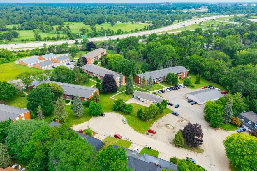 3651 Balfour Ct, Flint, MI à vendre - Photo du bâtiment - Image 1 de 49