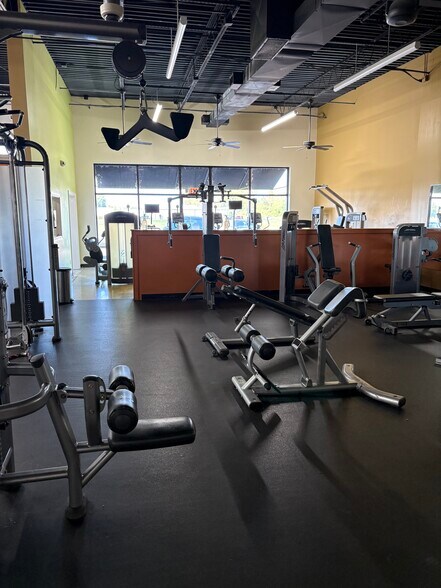 2490 Parr Ave, Dyersburg, TN à louer - Photo du bâtiment - Image 2 de 4